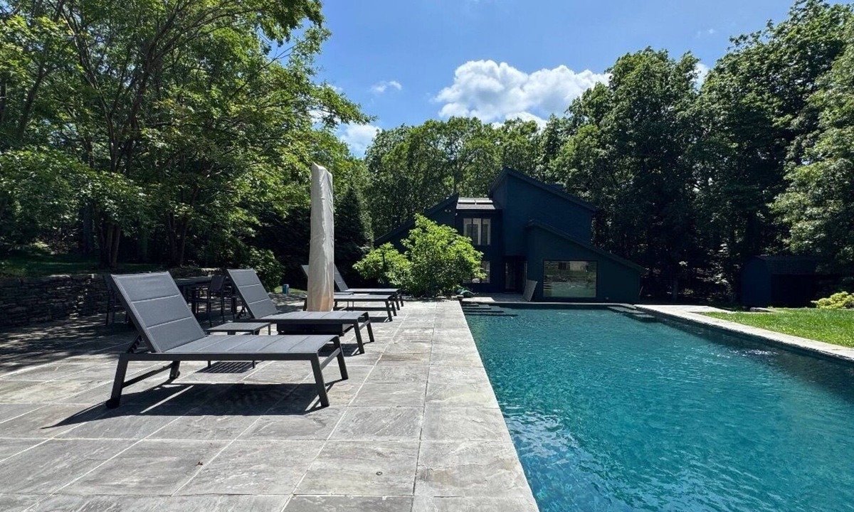 Amagansett North House | Designer Amagansett Retreat Heated Pool Minutes to Ocean Beaches