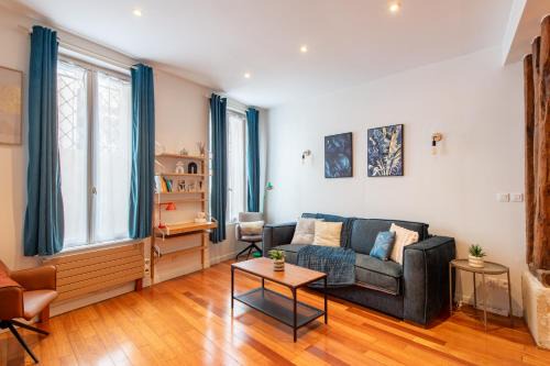 Combat Apartment | Designer and stylish flat in vibrant Belleville neighborhood near the metro