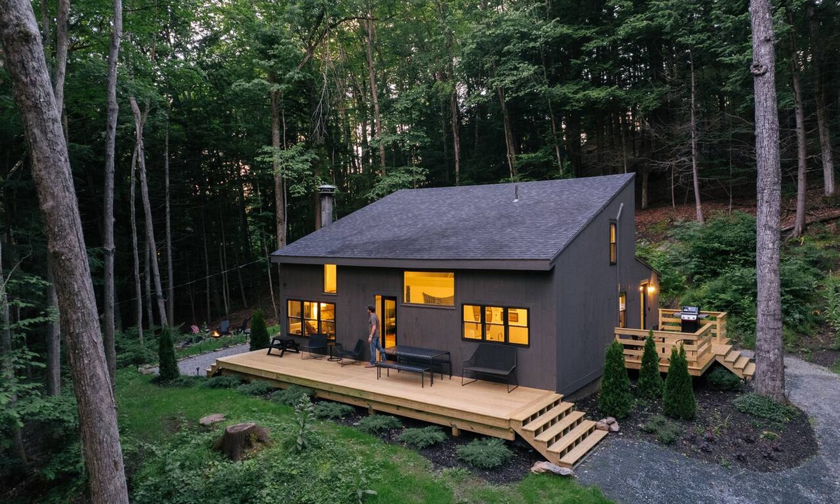 Quechee Cabin | Designer Cabin w/Quechee Club Access - Pool, Spa, Ski - Sleeps 8
