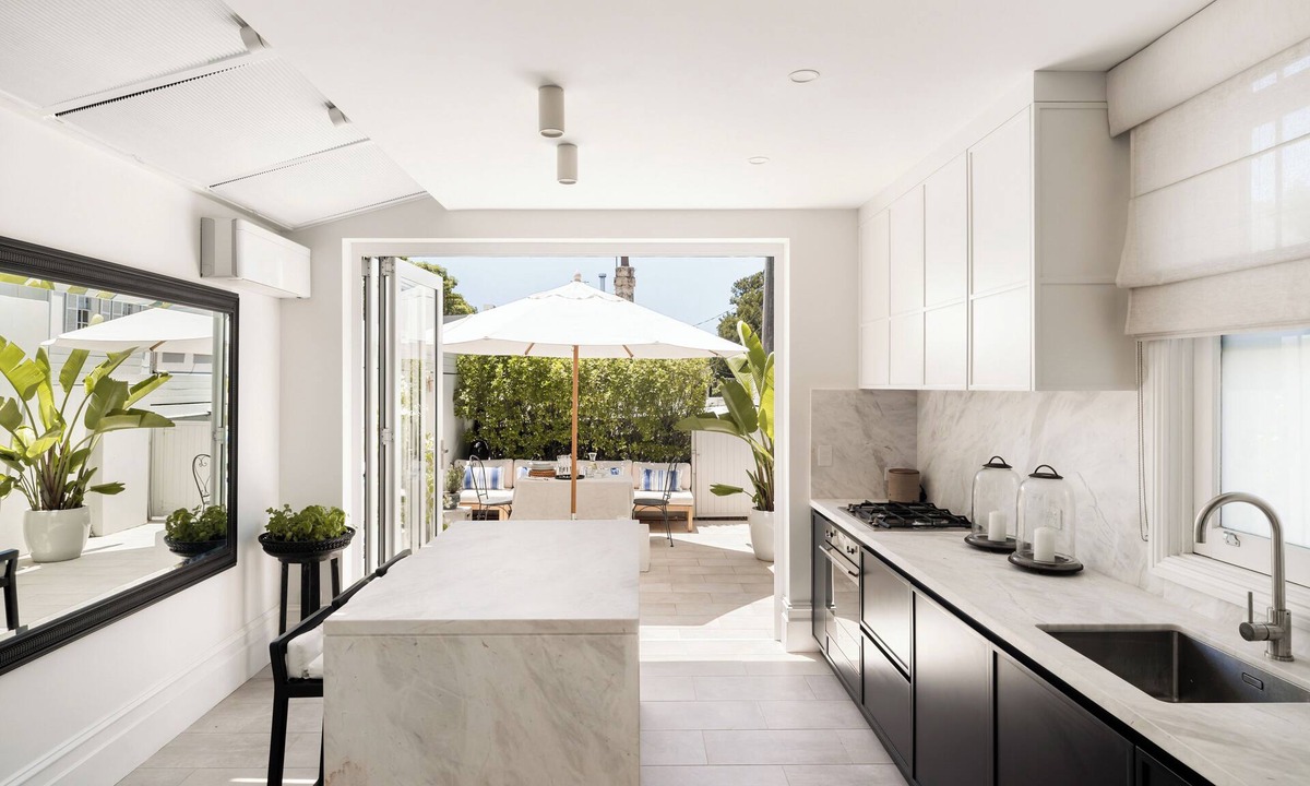 Woollahra House | DESIGNER CHIC IN HEART OF WOOLLAHRA VILLAGE- Every convenience at your doorstep