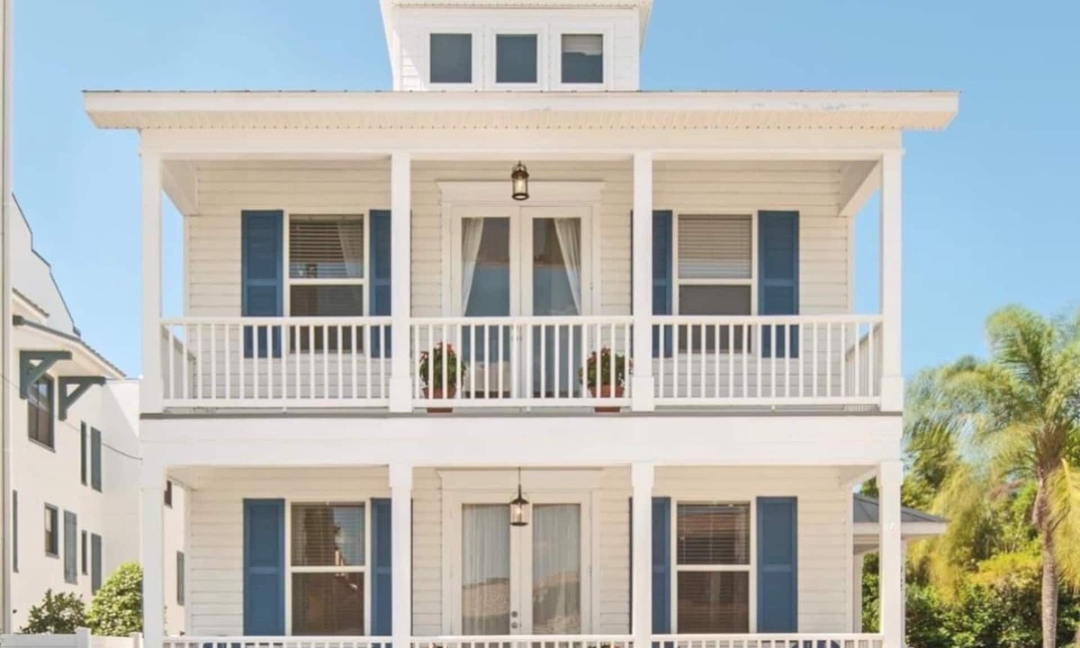 Downtown Dunedin House | Designer Home for 8 Walk to Downtown Dunedin and Waterfront Pets Ok