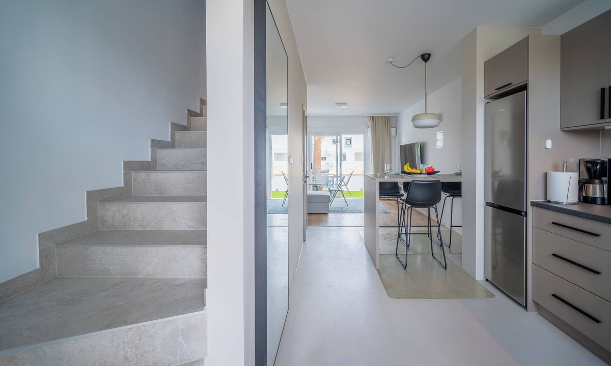 Chlorakas House | Designer maisonette 2 bedrooms Terrace - Barbecue table - Fitness area