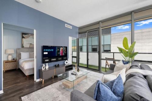 Bay Cloverhill Apartment | Designer Skyline Retreat 2BR w Skyline Terrace