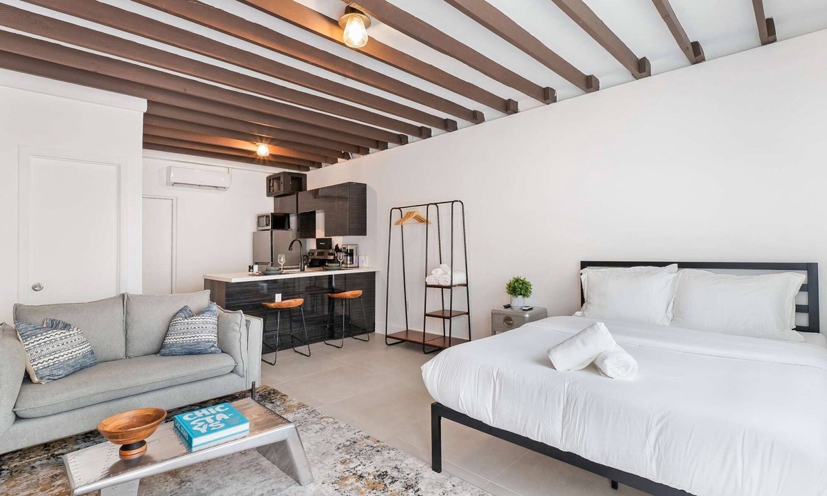 Northeast Miami Condo | Designer Studio | Close to Wynwood | Design District | Downtown