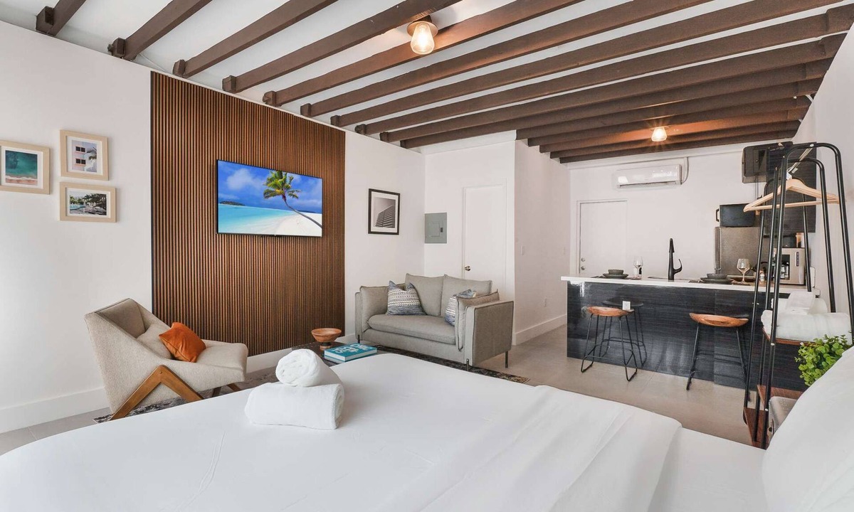 Northeast Miami Condo | Designer Studio | Close to Wynwood | Design District | Downtown