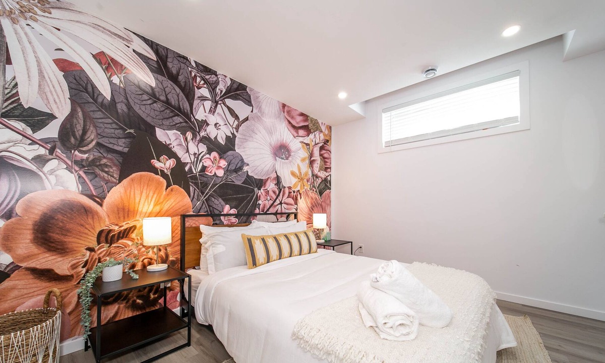 West Edmonton Apartment | Designer Suite | Long Stays | Mins from 124 ST