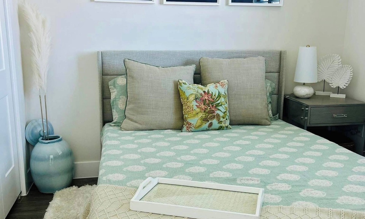 Interchange Square Condo | Designer three bedroom three bath condo with expansive river and pool views