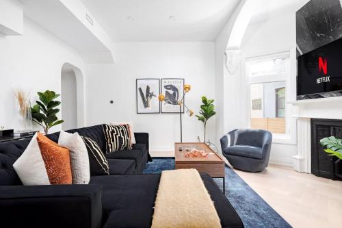 Parkdale Apartment | Designer Toronto Apartment Parkdale Retreat