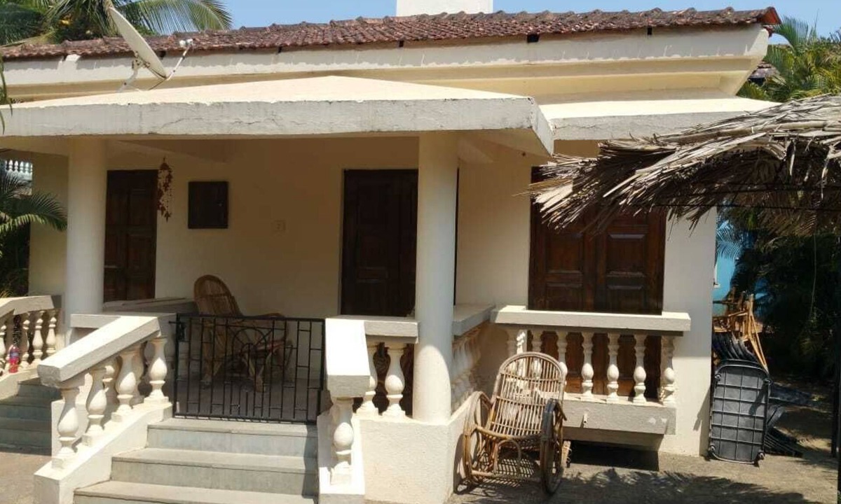 Varca House | Detached 2 Bed 2 Bath Bungalow with private patio, gardens, and very large pool