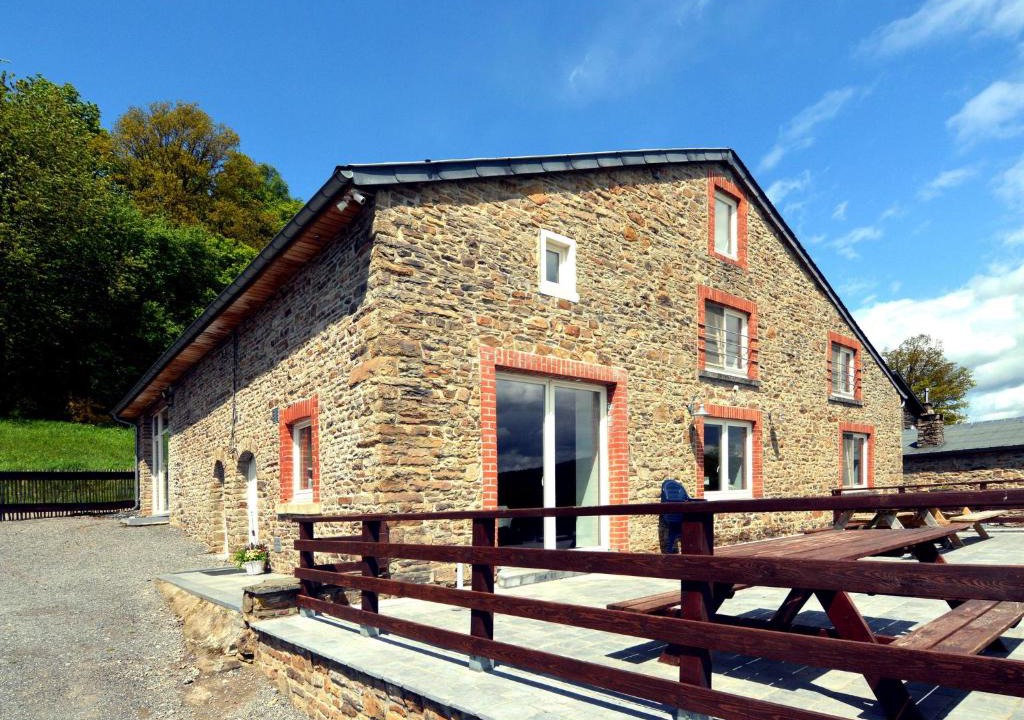 Trou de Bra House | Detached characteristic holiday farmhouse with spacious terrace in the Ardennes