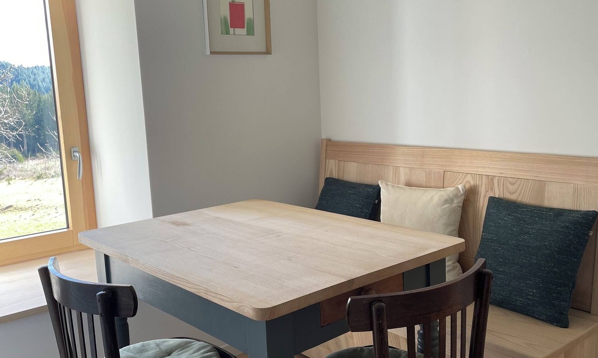 Le Chambon-sur-Lignon Apartment | Detached gîte renovated in 2025, cosy for 2 people, peaceful setting with forest views.