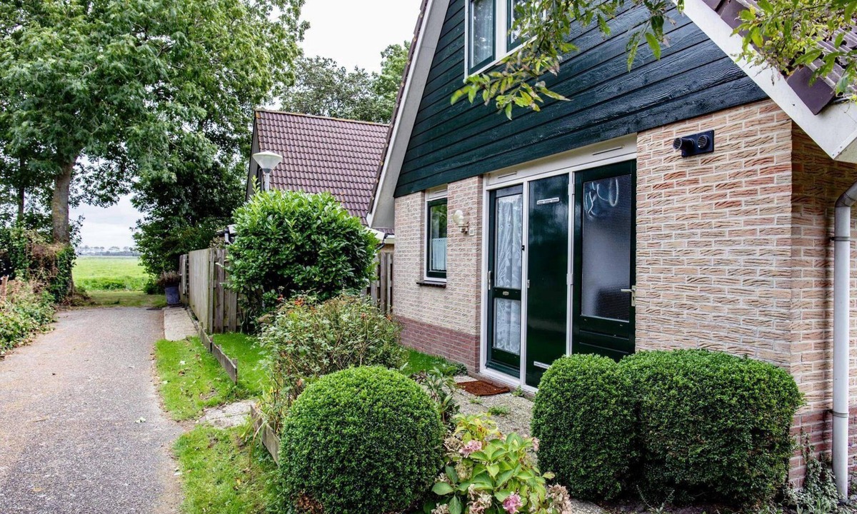 Sint Maarten House | Detached holiday home in North Holland style with spacious garden