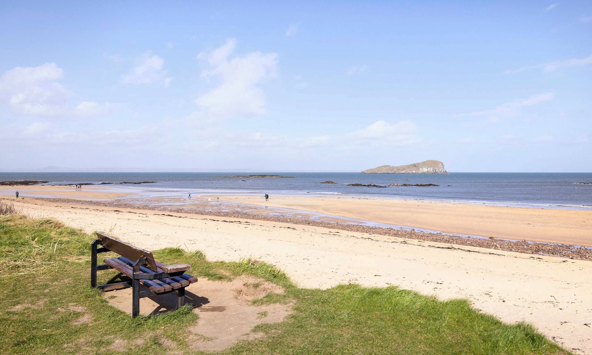 North Berwick Apartment | Detached House with Sea Views & Parking