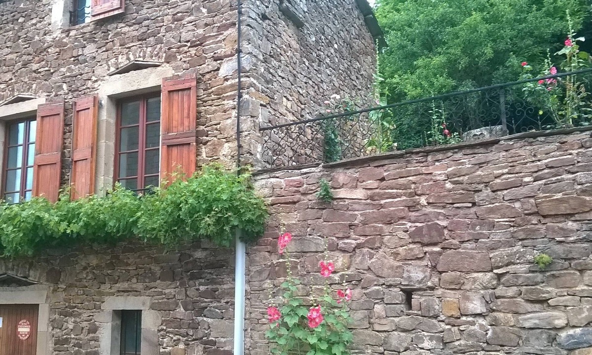 Sylvanes House | detached house with adjoining garden, in a small village surrounded by forests.