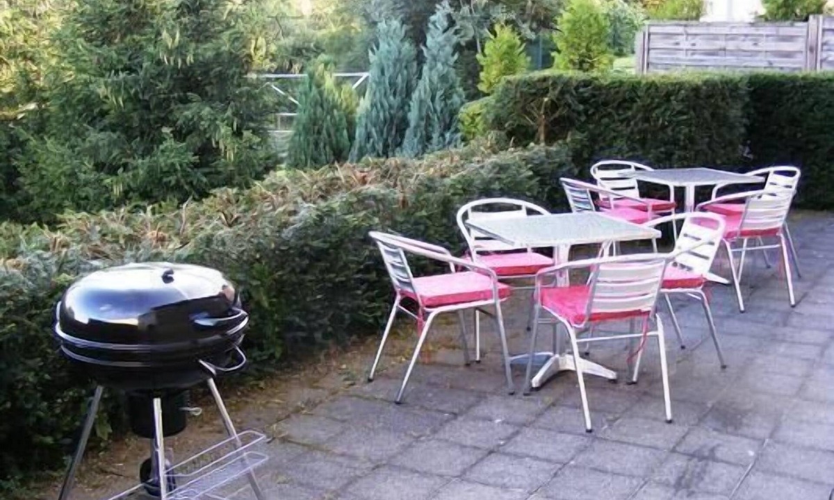 Esch House | Detached house with garden