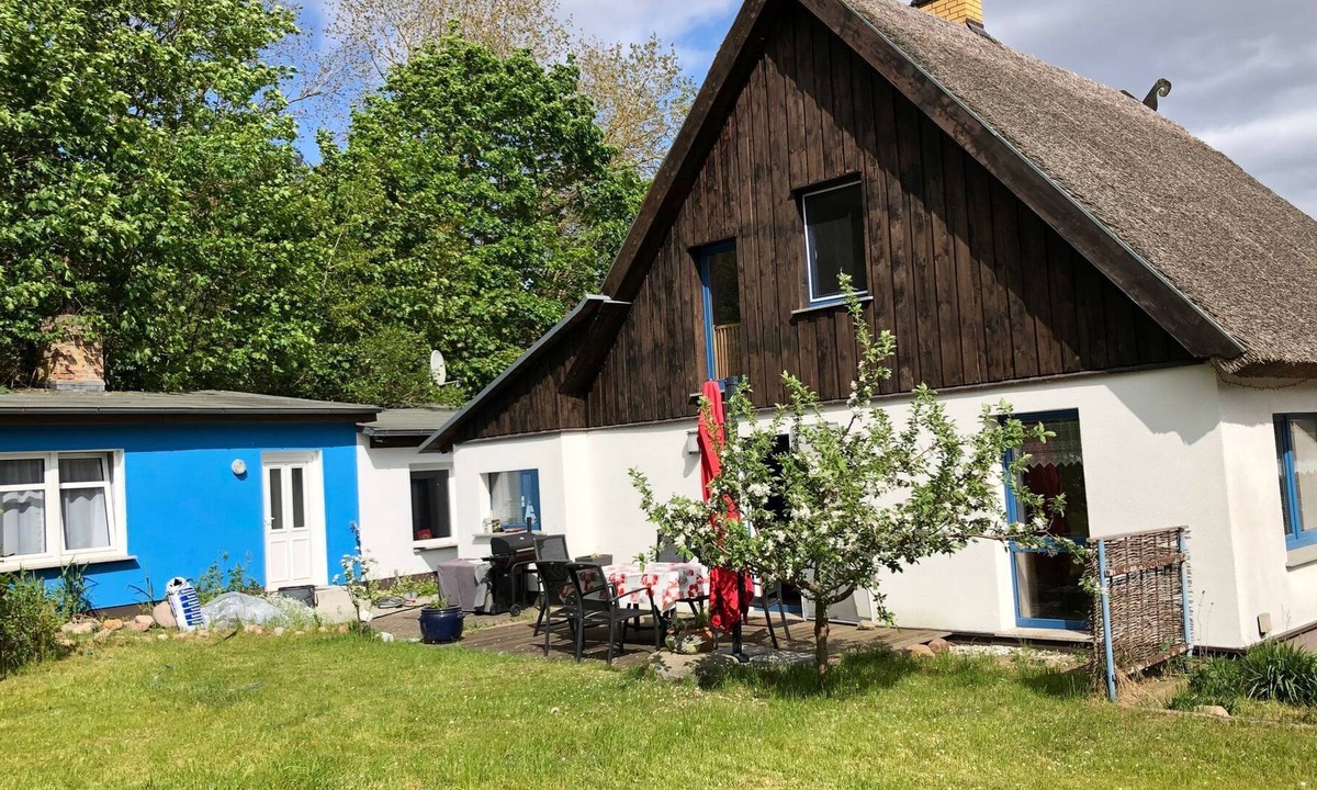 Kamminke Apartment | Detached large holiday home with garden on the edge of the forest - Large holiday home Usedom