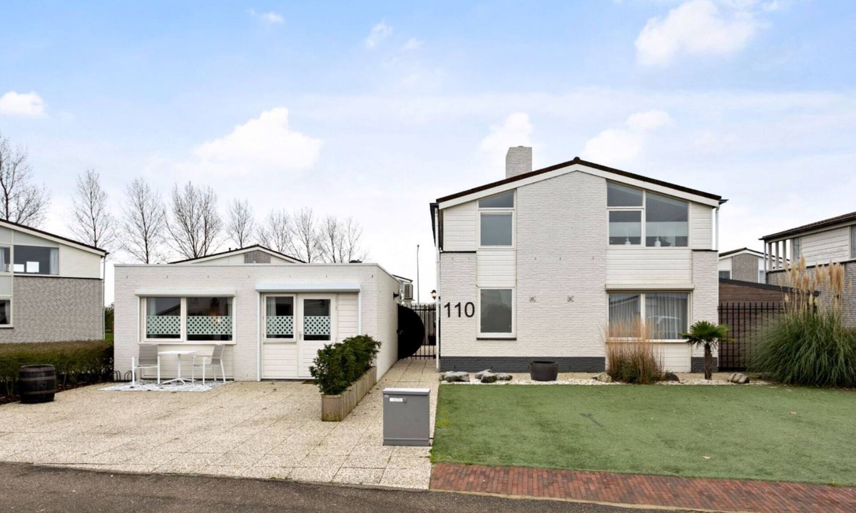 Kamperland Villa | Detached luxury beach house. various terraces and winter garden