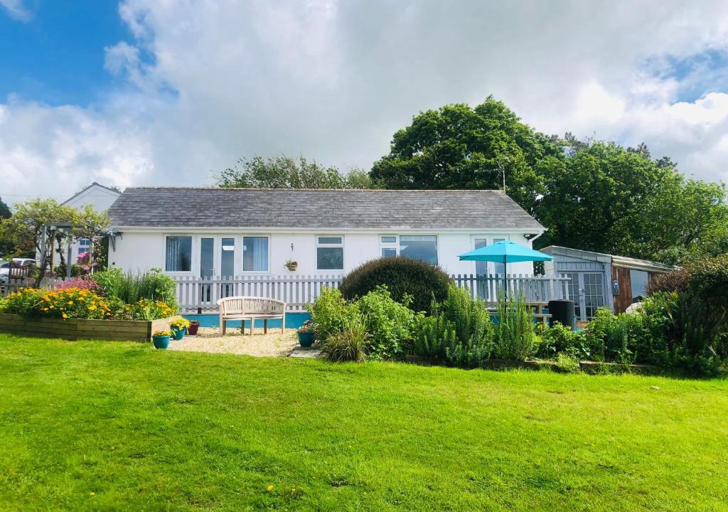Winnard's Perch House | Detached, peaceful, spacious with easy access and very large garden