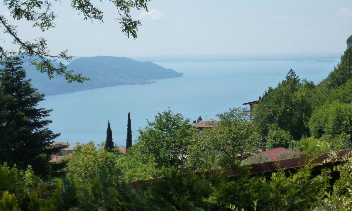 Aer House | Detached sunny holiday house with lake and mountain views, pool, pellet stove