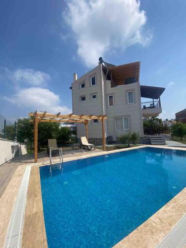Serik Villa | Detached villa in antkoop