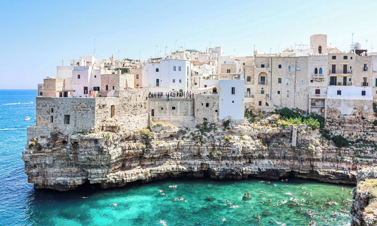 Conversano Villa | Detached villa in dead-end street. away from noise. with swimming pool.