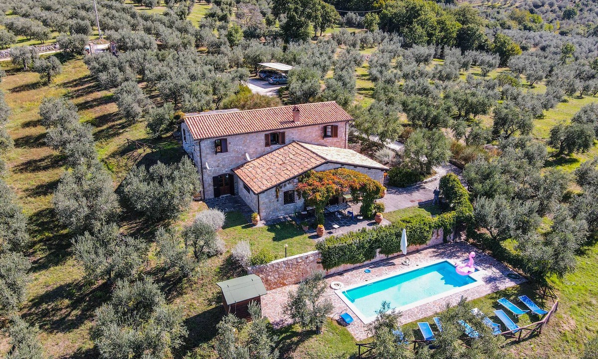 Montecchio House | Detached villa with private and fenced pool 1,6km Montecchio, 20km from Orvieto.