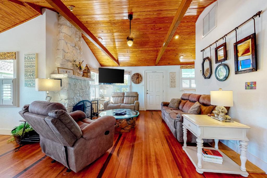 Treasure Island Hotel | Detlow's Treasured Cottages 1