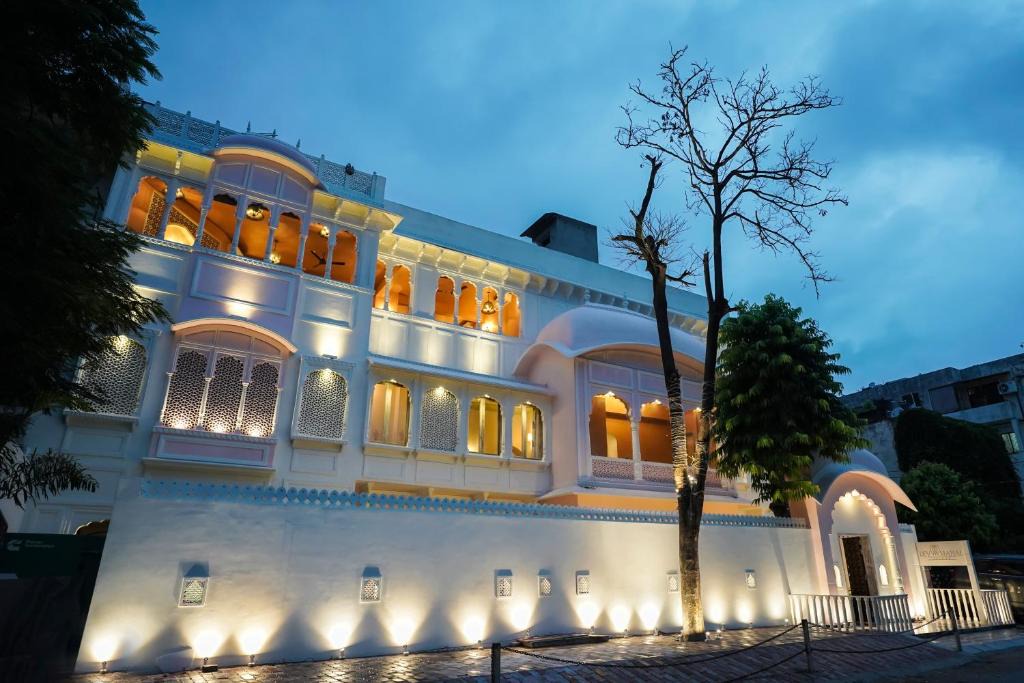 Bani Park Hotel | Dev Mahal - A Boutique Heritage Hotel