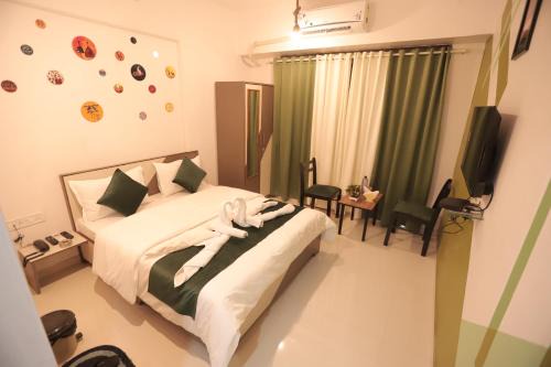 Goregaon West Bed & Breakfast | Dev Shelters Goregaon West Surya Bangalow