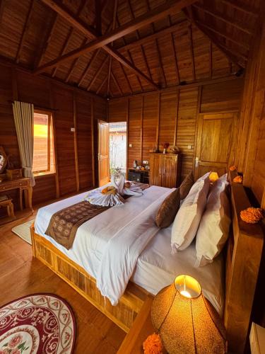 Sidemen House | Deva Graha Sidemen