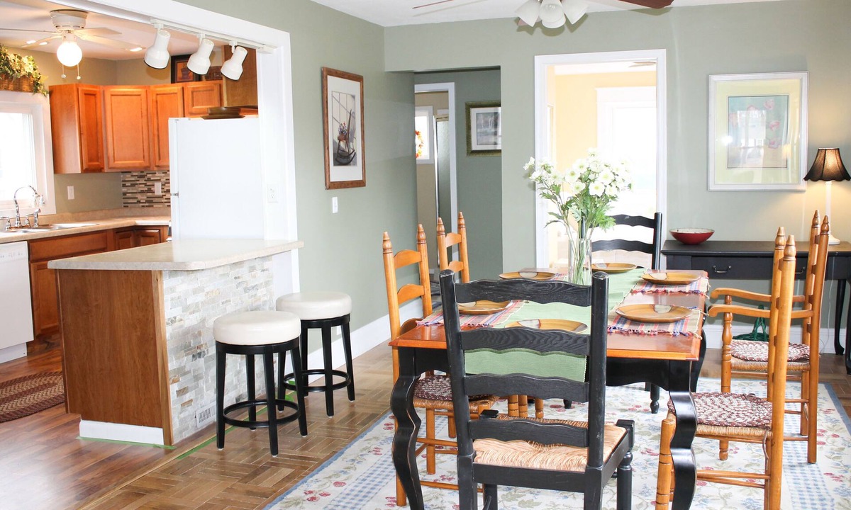 Manitou Beach-Devils Lake House | Devils Lake 5 bedroom Home Nestled In The Beautiful Village Of Manitou Beach, Mi