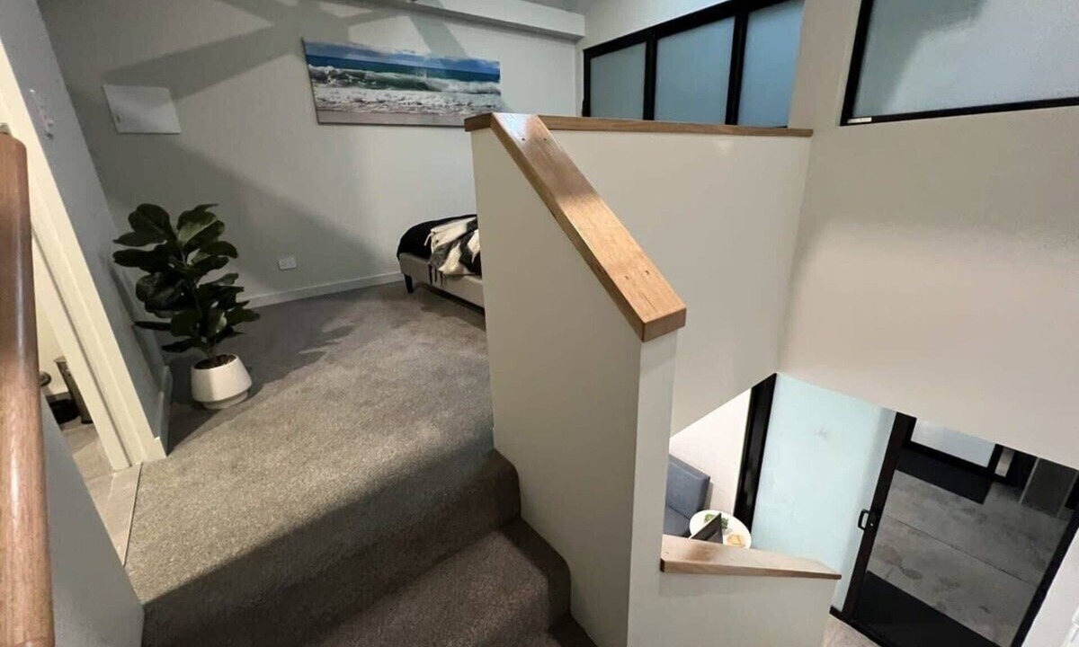Devonport Apartment | Devonport Loft Apartment: A/C Great Location!