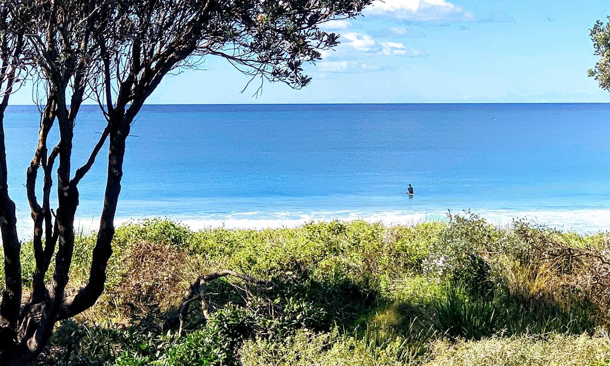 Diamond Beach House | Diamond Daze | Absolute Beachfront Pet Friendly