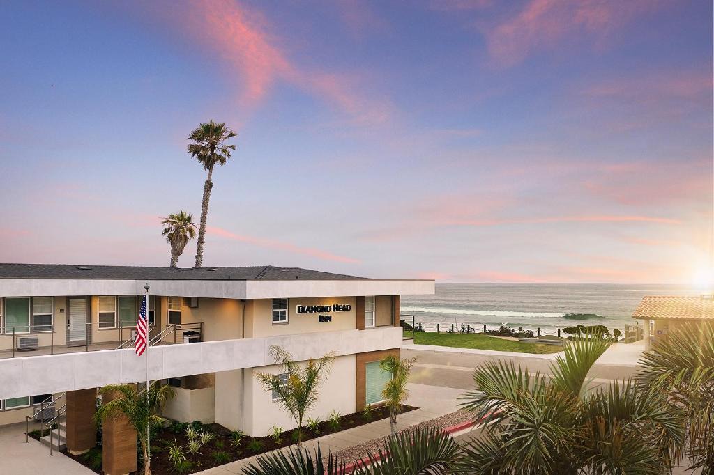 North Pacific Beach Hotel | Diamond Head Inn