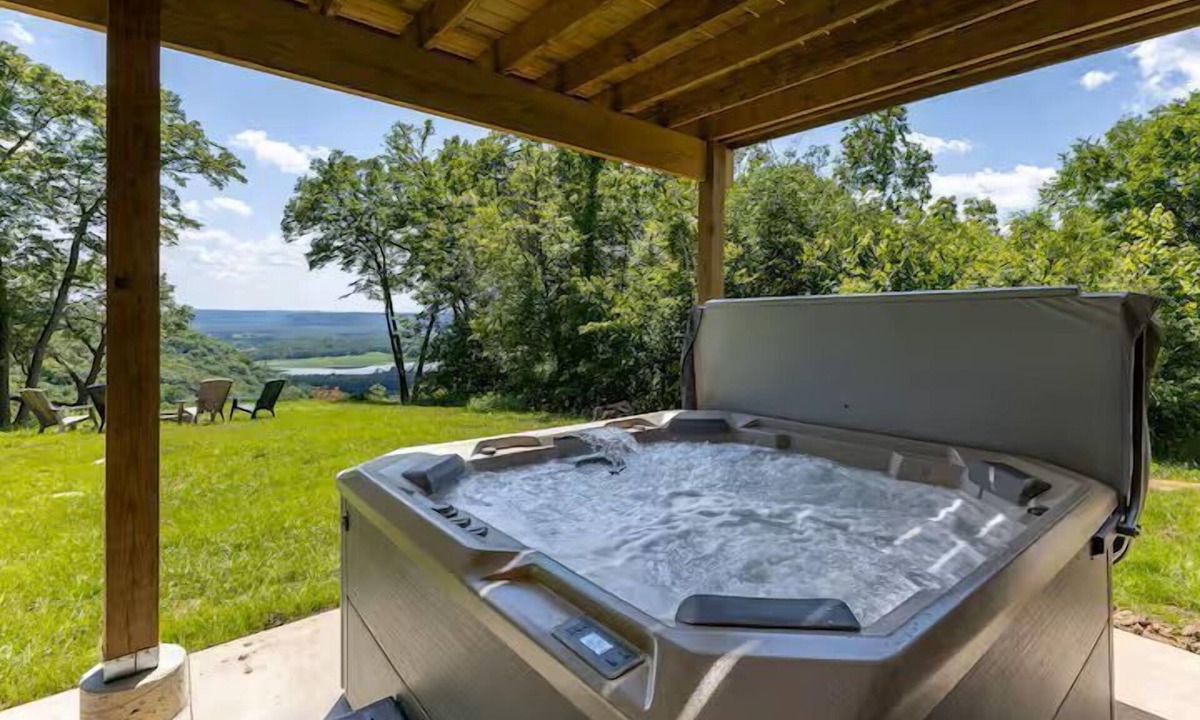 De Soto House | Diamond in the Bluff/HOT TUB/Sleeps 6