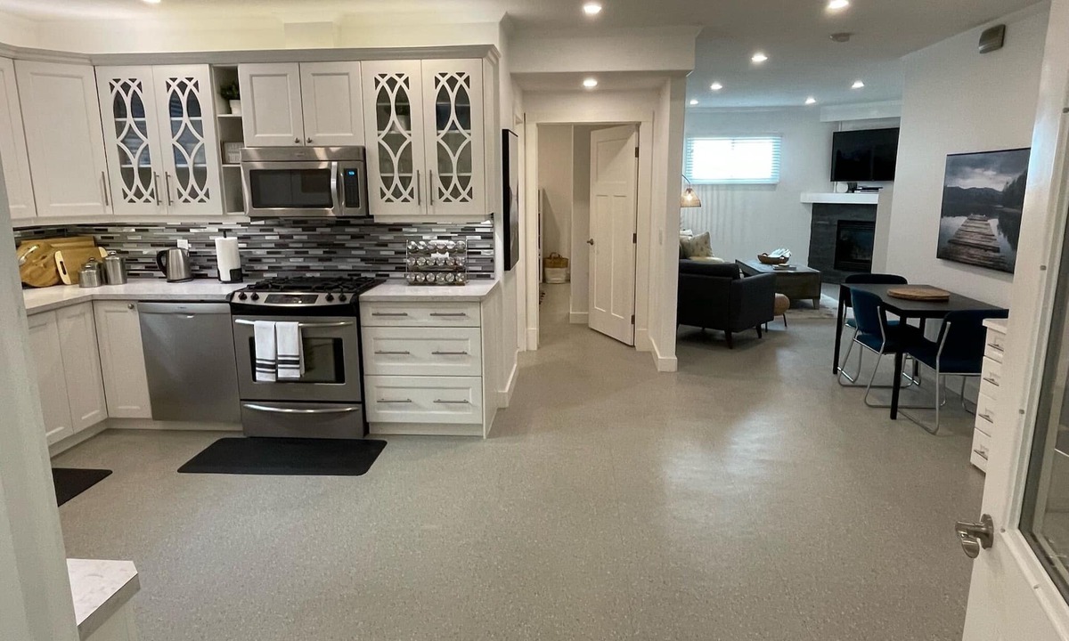 Black Diamond Apartment | Diamond In The Valley Suite, your gateway to adventure!