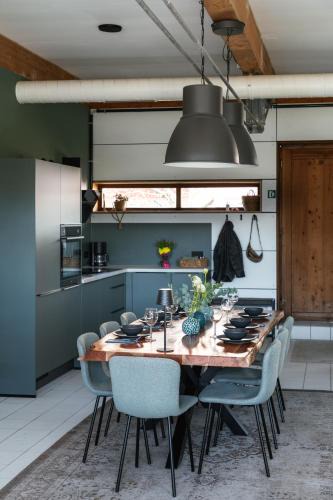 Postbauer-Heng House | Die Badeanstalt I Loft Nürnberg I 5 Minuten zu Fuß zum kostenlosen Naturbad I Messenähe I Waldnähe