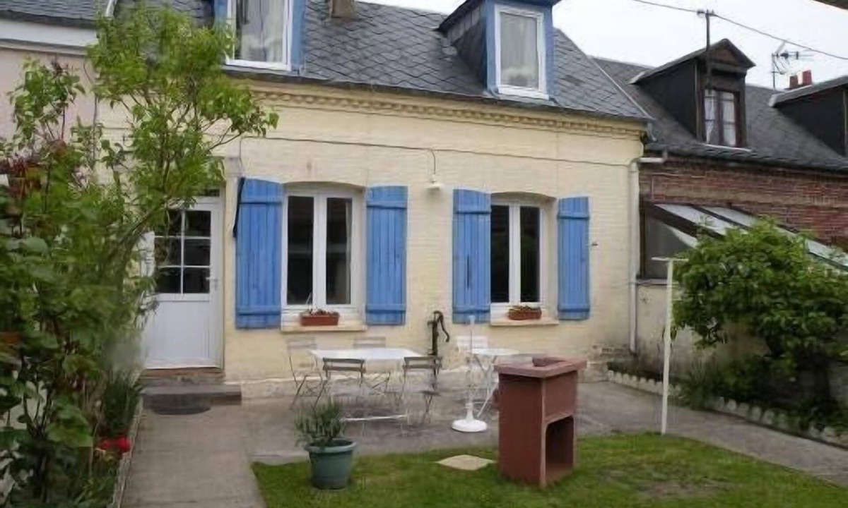Dieppe House | DIEPPE house with exposed garden facing SOUTH, the sea is 500 m