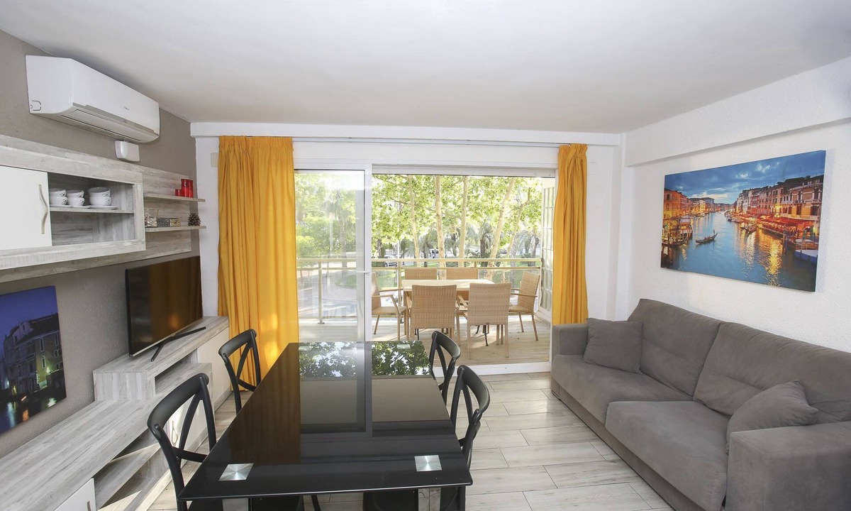 Salou City Centre Apartment | DIFFERENTFLATS SAMOA