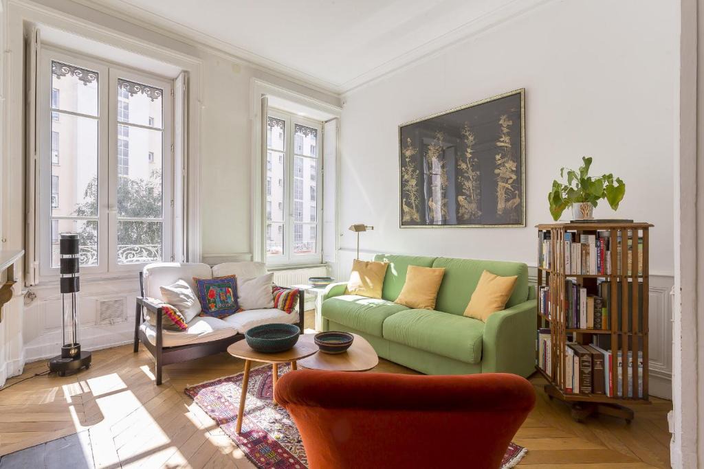 Saint Michel - Mairie Apartment | DIFY Romance - Saxe Gambetta