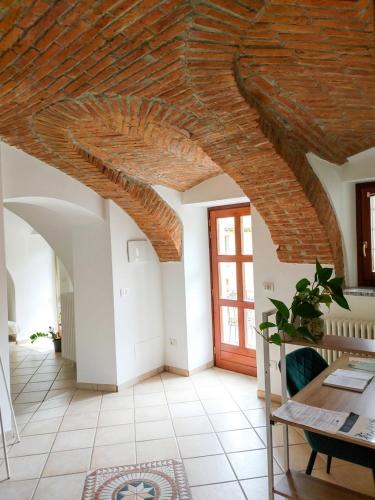 Ivrea Apartment | Dimora 5 laghi -A due passi dal Lago Sirio