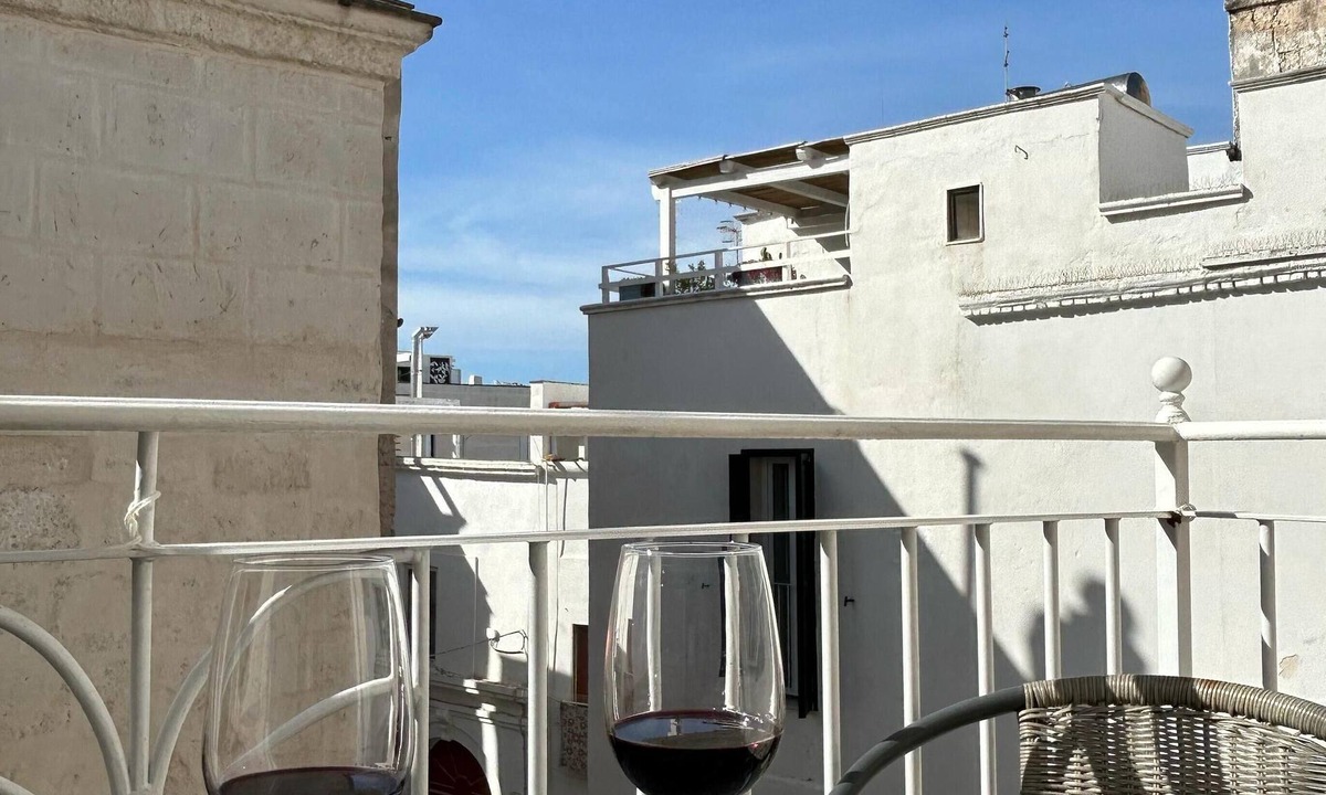 Centro Storico House | DIMORA ERIDE 2 Deluxe Apartment in Old Town with Balcony & Panoramic Terrace