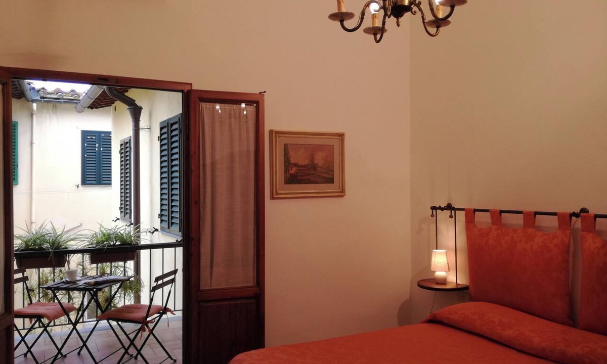 San Frediano Apartment | Dimora Pieri - Davanzati Apartment, historic building in the old center with lift and terrace/balcony