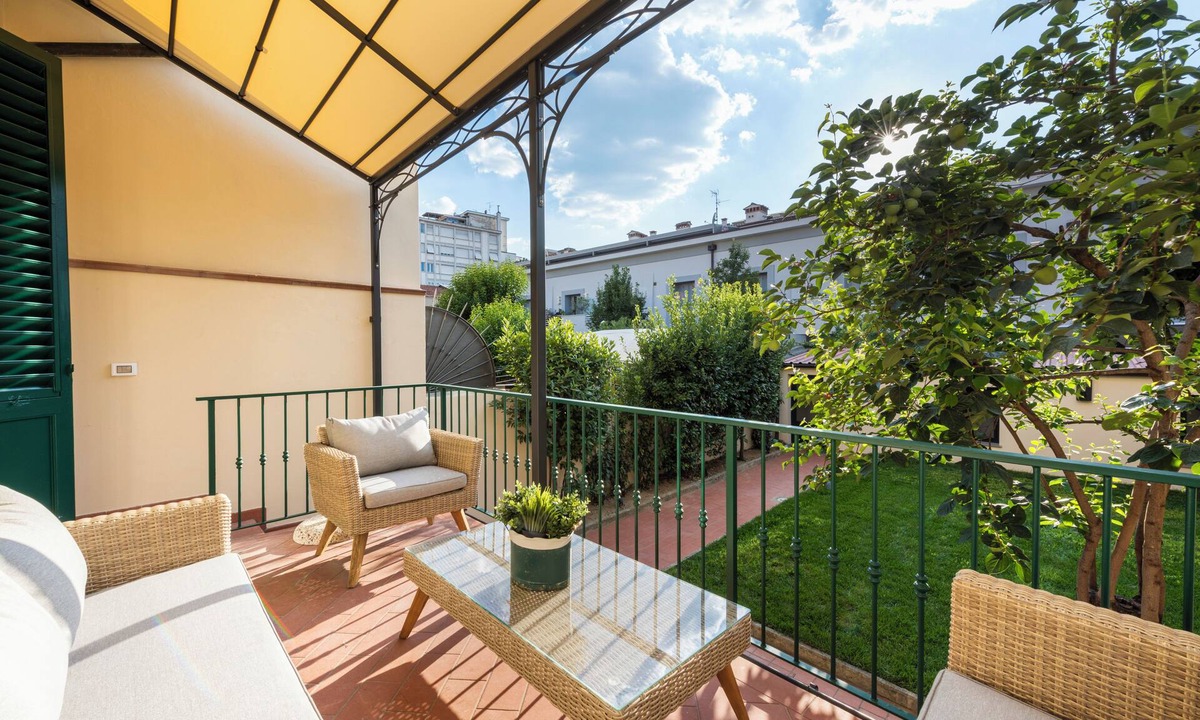 Santo Spirito Apartment | "Dimora San Frediano" - Luxurious Oltrarno’s jewel with patio and garden