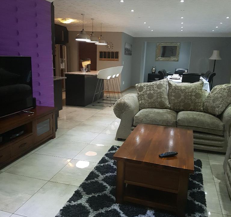 Bela-Bela House | Dinaledi House
