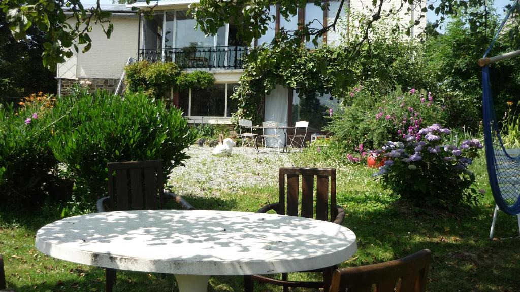 Awagne House | DINANT La Bergeronnette avec la chaleur du feu de bois et le jardin