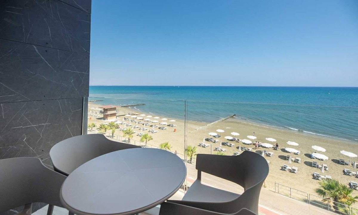 Larnaca Hotel | Dinglis Beach Hotel Apartments
