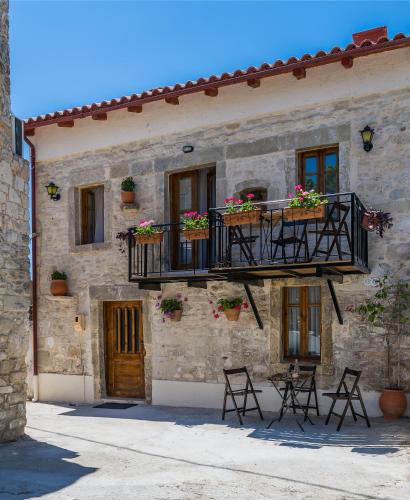 Mires Apartment | Diogenis House