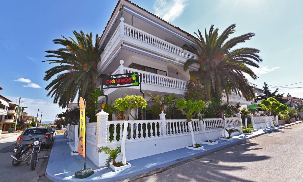 Paralia Dionysiou House | Dionisos Palms