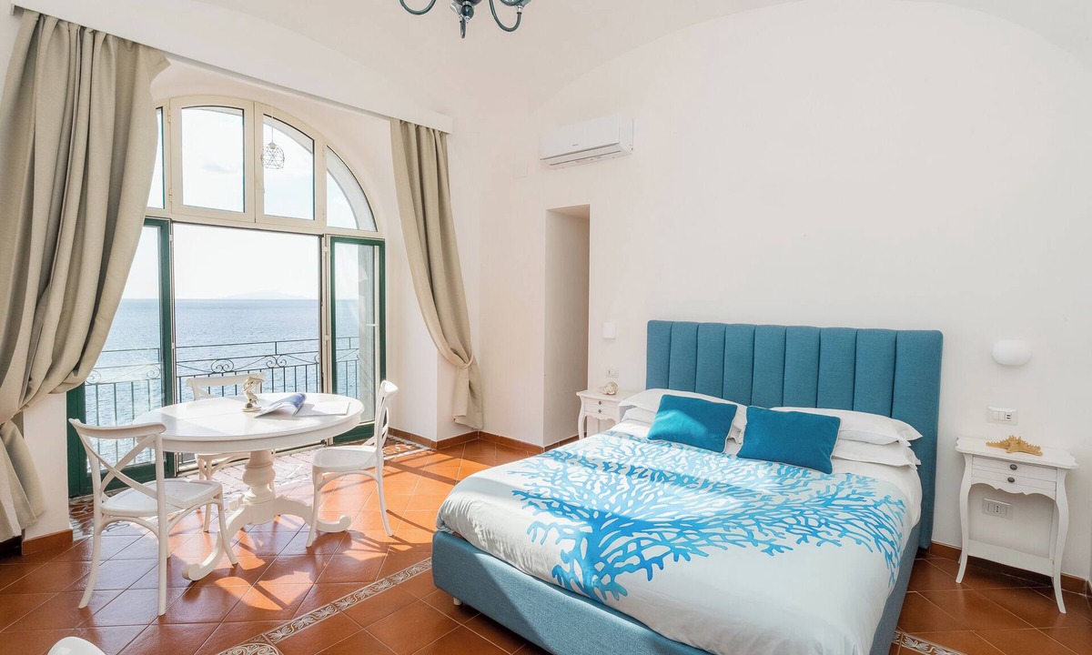 Meta House | DIPINTO APARTMENTS